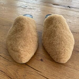 Jenni Kayne Tan Shearling-Look Slip-On Slippers